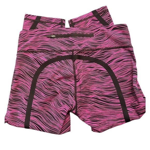 LULULEMON pink and Black Patterned cropped Leggings - Picture 2 of 5